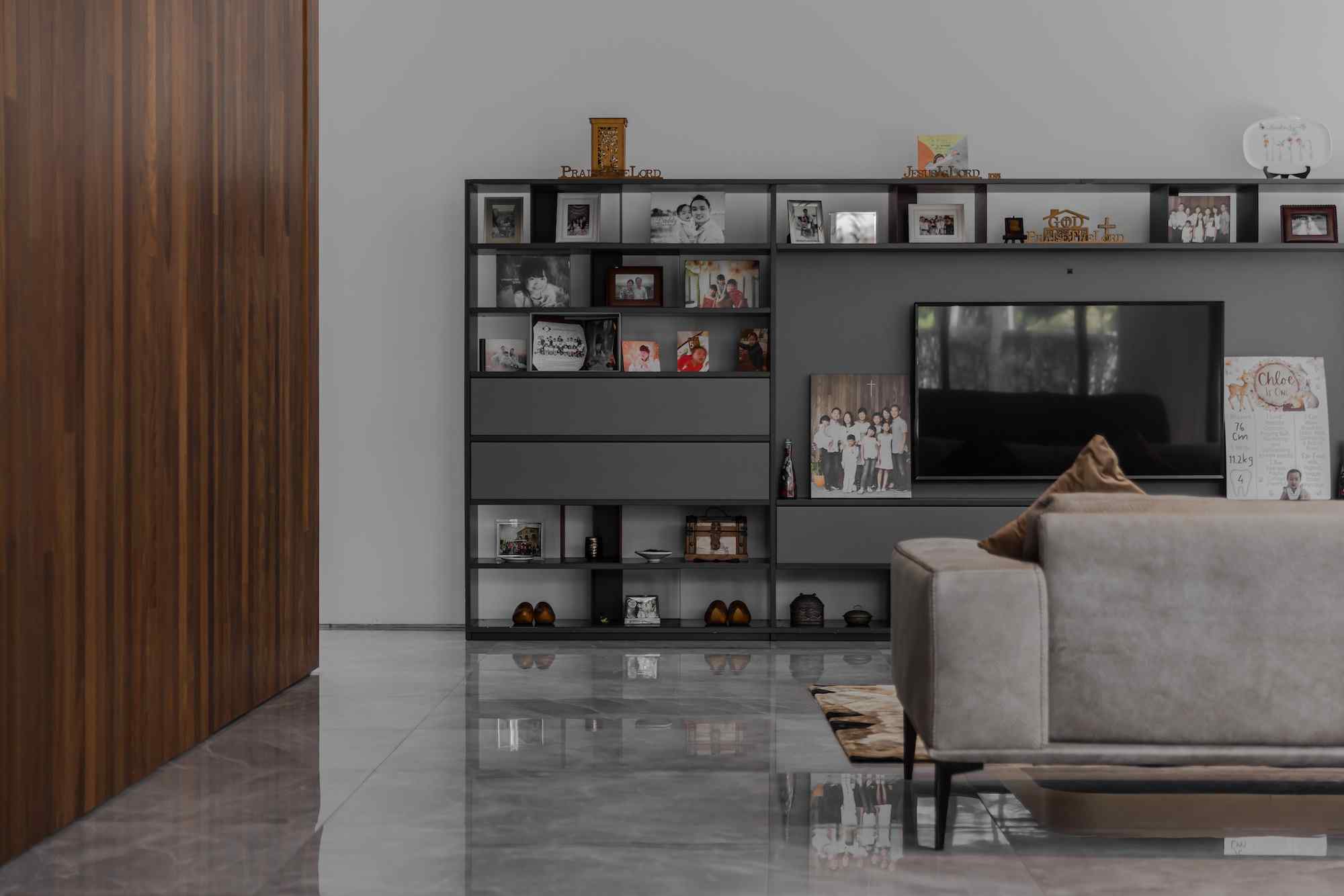 41 Princess of Wales Living Room