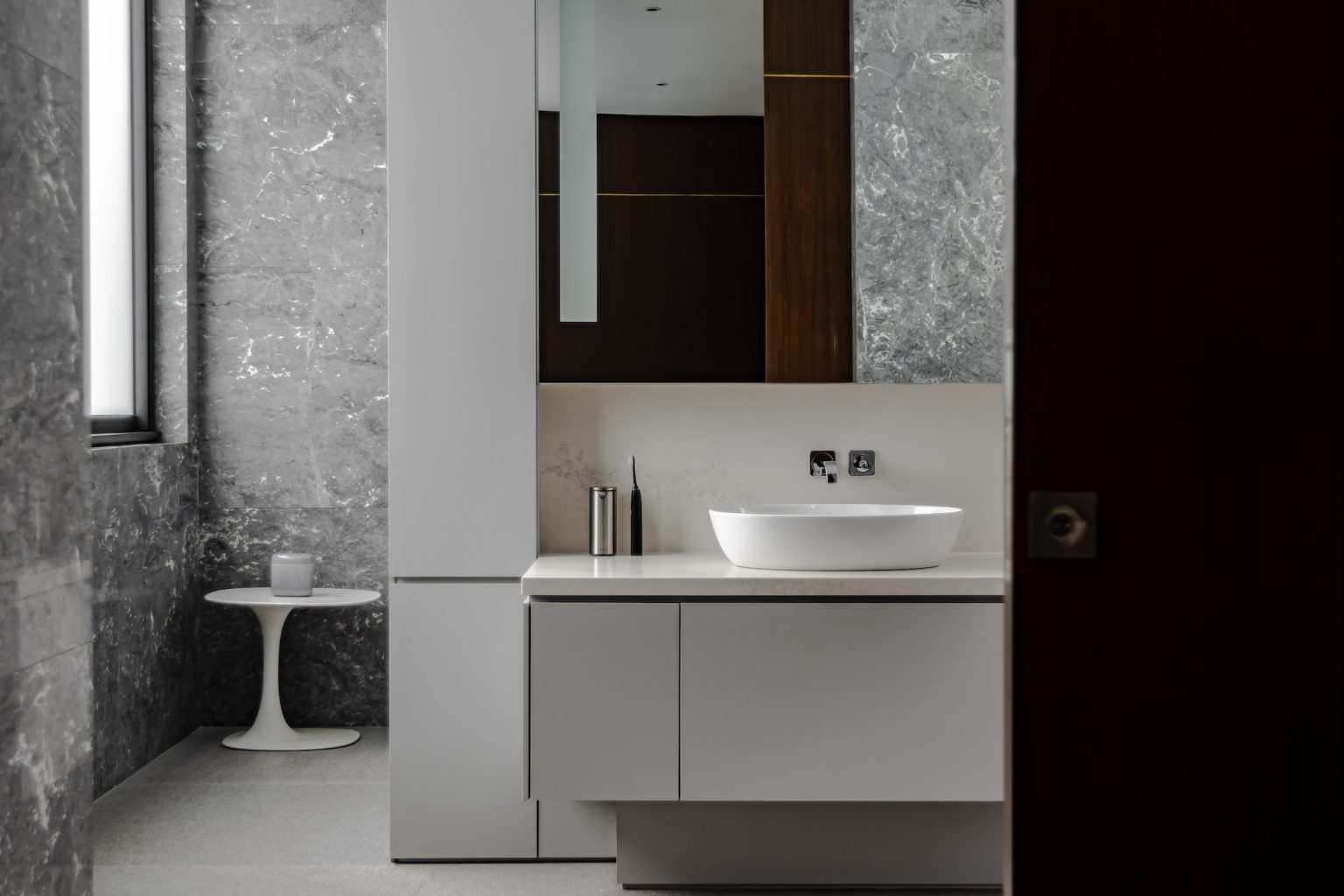 8A Coronation Drive Bathroom
