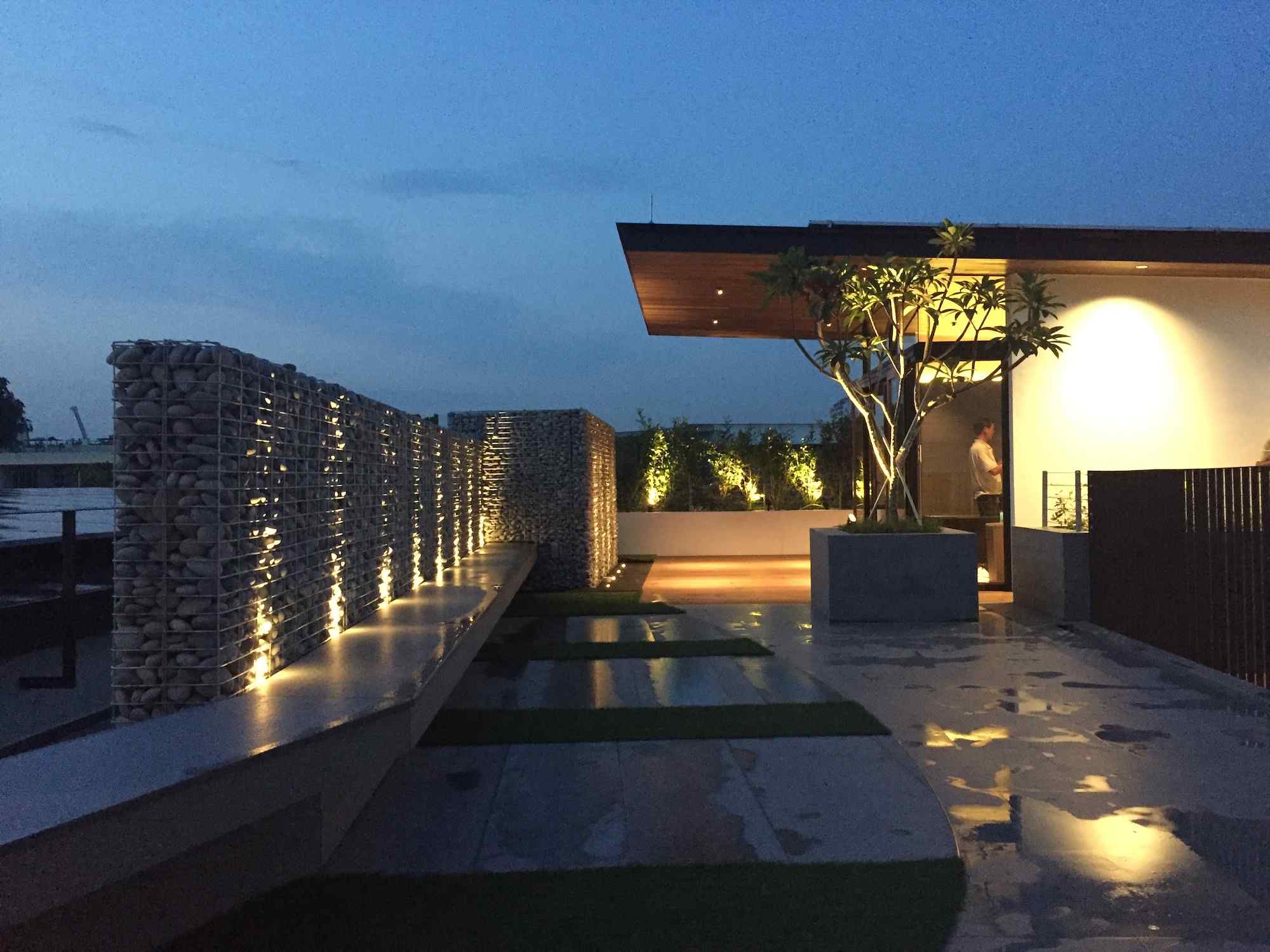 41 Princess of Wales Night Roof